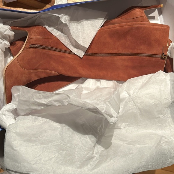 Stuart Weitzman - Picture 2 of 4